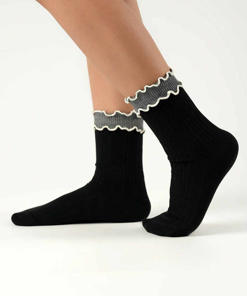 Lisa - Black - Image 3